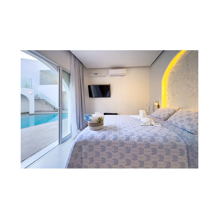 Su&iacute;te 2 - Luxo Casal com vista para a Piscina